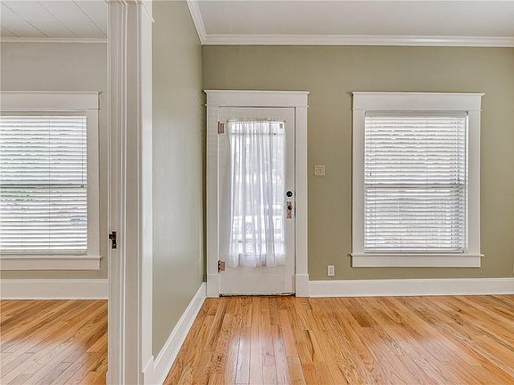 3rd image of 507 E Warner Ave
