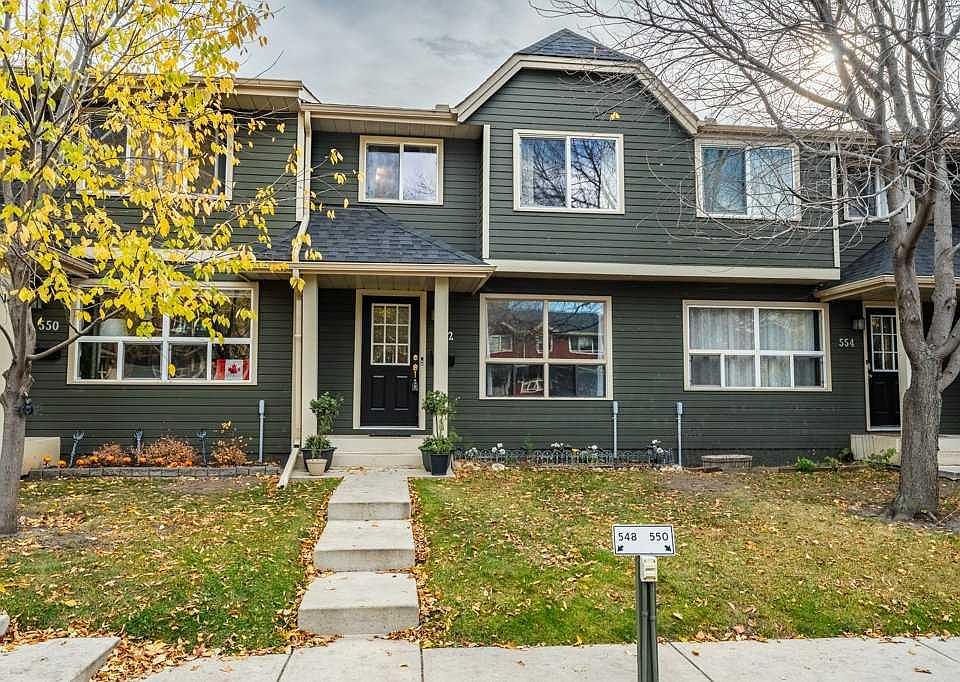 1st image of 552 E Queenston Gdns SE