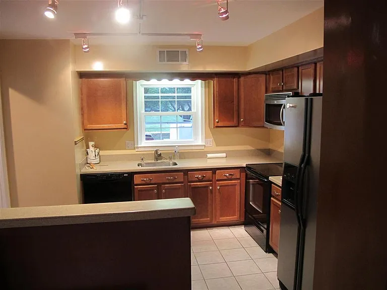 6525 Orono Ct — Photo 4