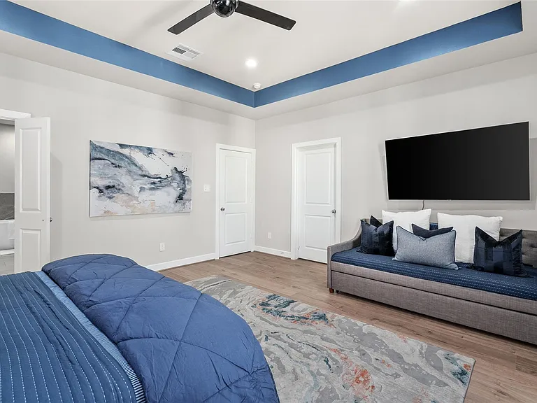 2110 Stuart St — Photo 16
