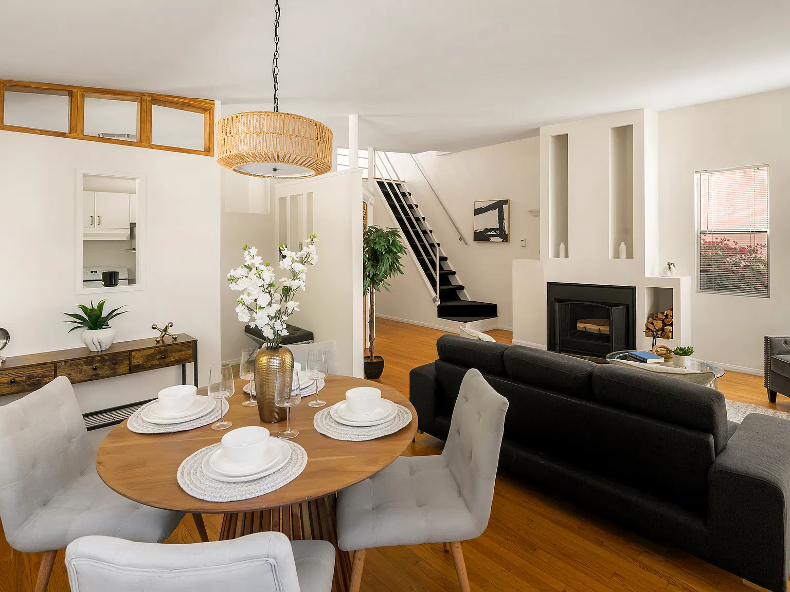 2 bed, 1000 sqft, $3,995 — Photo 4