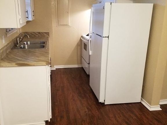 5th image of 300 Shady Grove Dr APT D