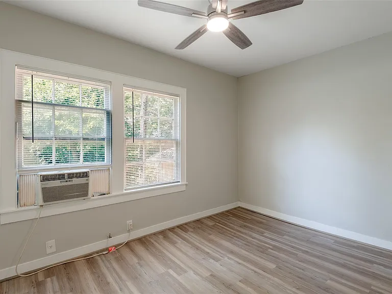 811 Sam Houston Ave #A — Photo 10