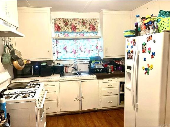 4th image of 511 N Hickory St
