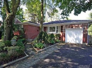 55 Melanie Ln, Syosset, NY 11791