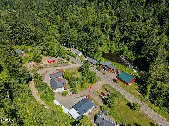 3rd image of 15540 Trask River Rd