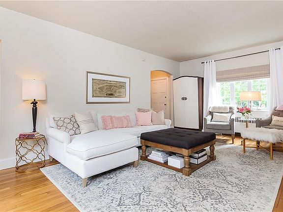 2nd image of 1302 Crown Ct