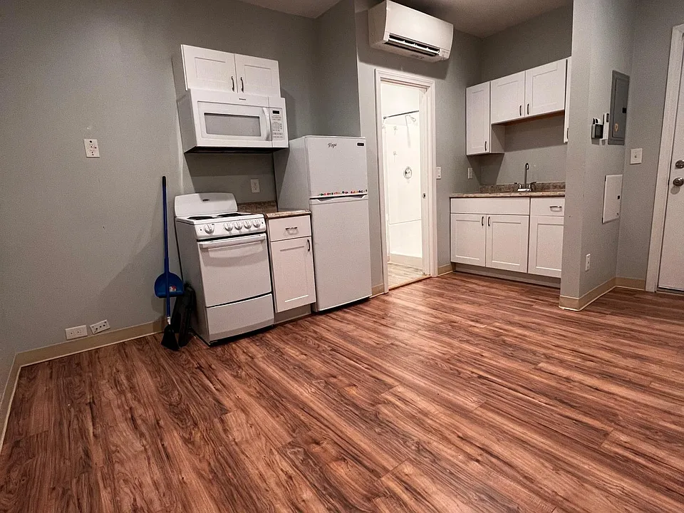 776 Main St #9