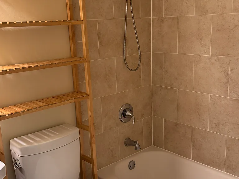 1112 Oates St NE #B — Photo 32