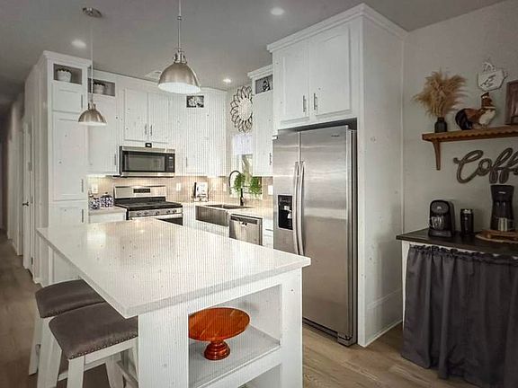 5th image of 2727 E University Dr #114