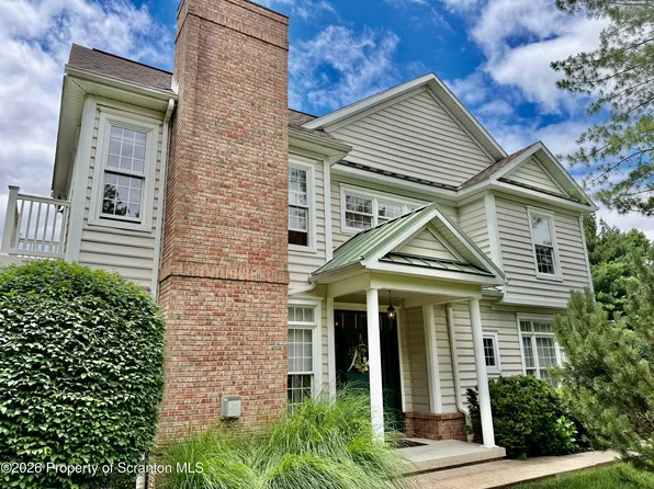 901 Ohenry Close, Moosic, PA 18507