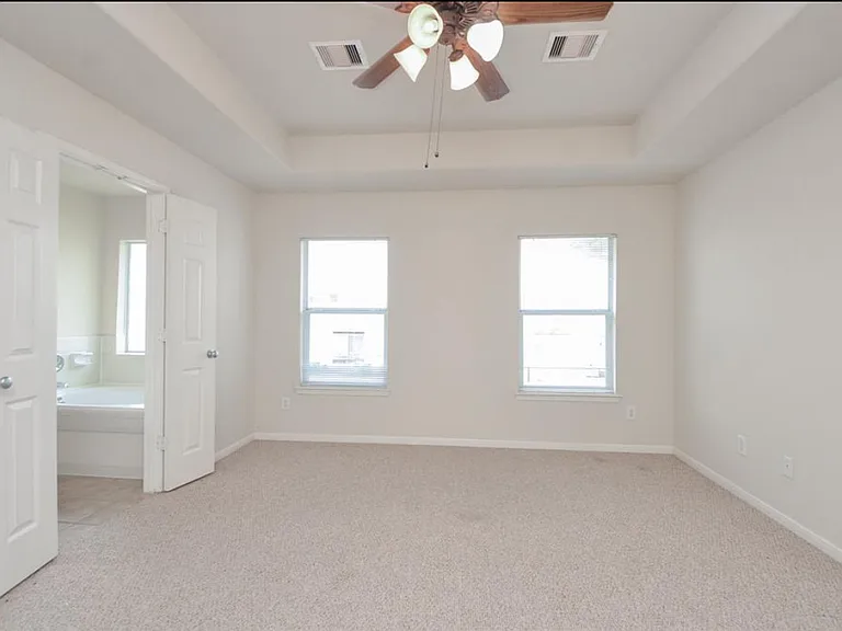 2934 Meadowglen Crst — Photo 11