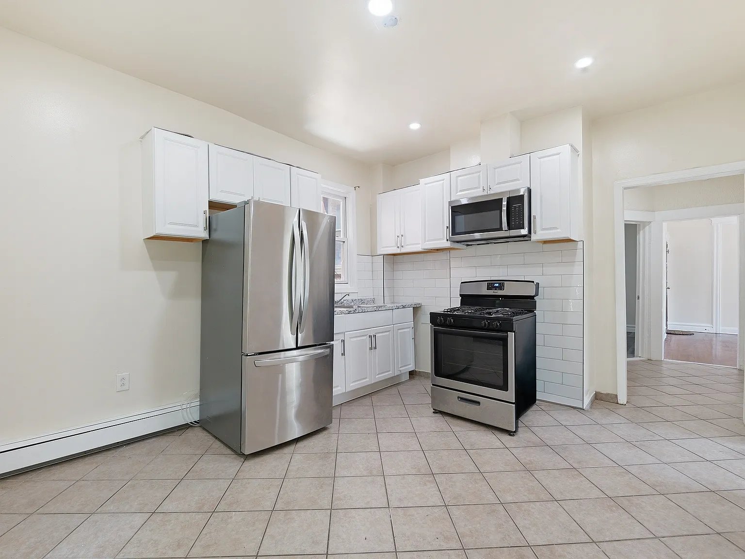3 bed, $2,200 — Photo 1