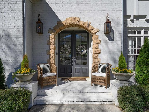 4th image of 2301 Longleaf Way