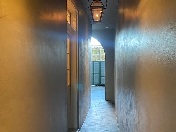 2nd image of 937 Dumaine St #202