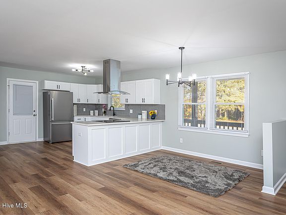 3rd image of 216 Simbelyn Drive