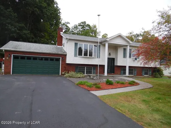 110 Sutherland Dr, Mountain Top, PA 18707
