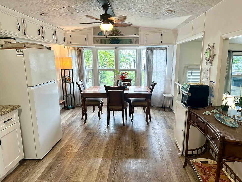 Bright and sunny dining room with gorgeous hard wood table and comfortable chairs