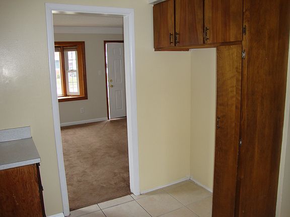 5th image of 24709 Dartmouth St
