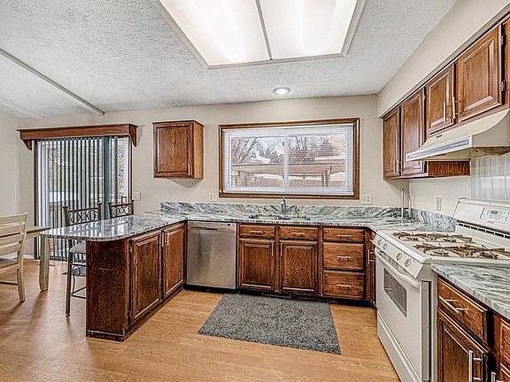 3rd image of 1104 Patricia Dr