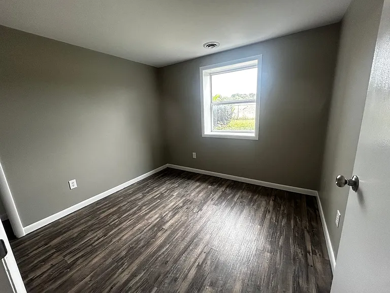 211 Tompkins St — Photo 12