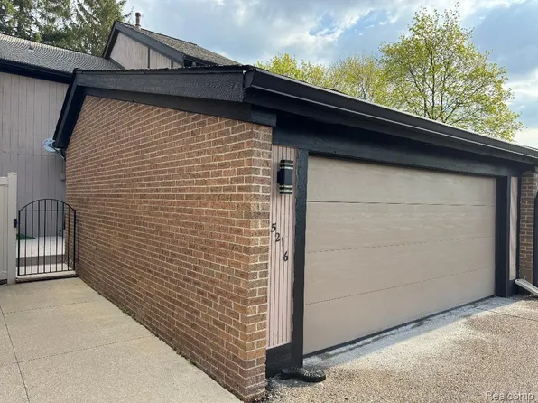 5216 Brett Ct, West Bloomfield, MI 48322
