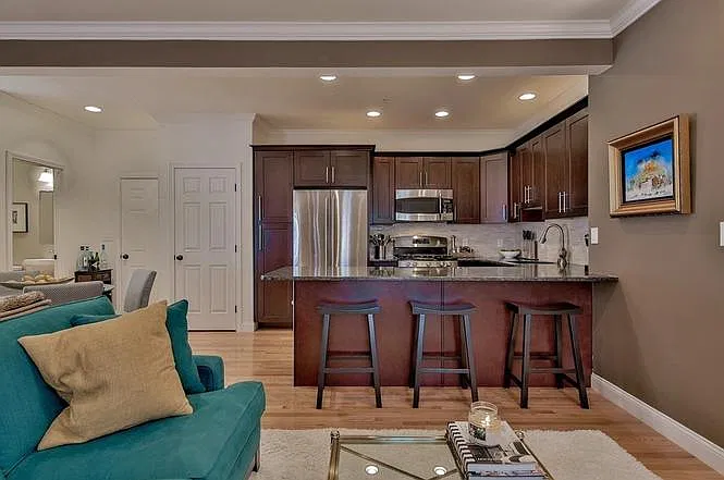3 bed, 2.5 bath, 1652 sqft, $4,000 — Photo 4