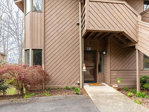3rd image of 305 Piney Mountain Dr APT R1