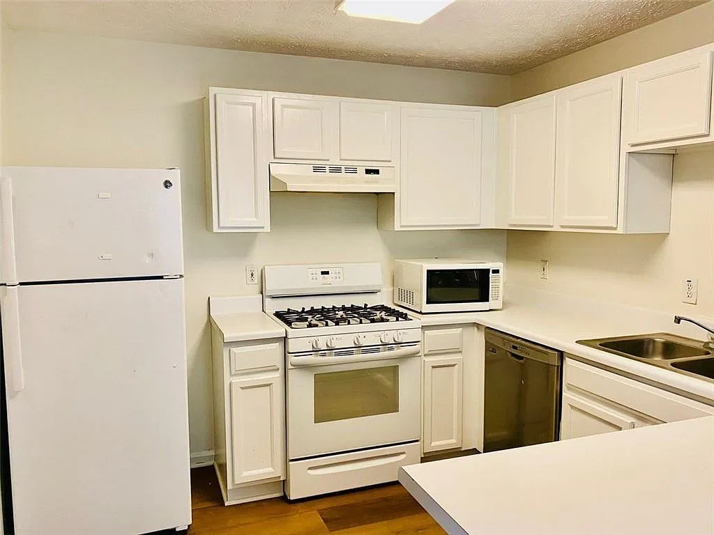 2 bed, 2.5 bath, 1308 sqft, $2,095 — Photo 4
