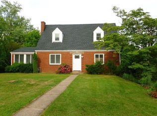 17 Robin Rd, Mc Kees Rocks, PA 15136