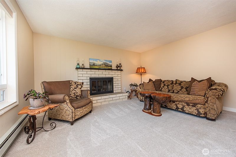 5th image of 408 W Eunice Street