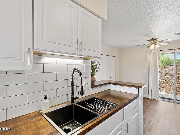 330 W Tonopah Dr #5 — Photo 19