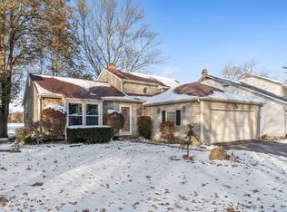 1020 Providence Ln, Buffalo Grove, IL 60089