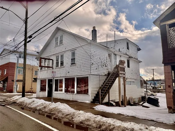 272 Harry L Dr, Johnson City, NY 13790