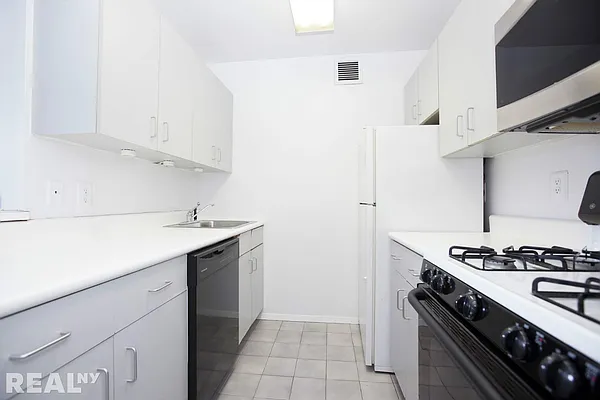 Rented by REAL New York | media 10