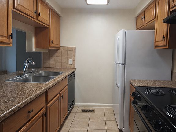 3rd image of 443 Lyle Dr