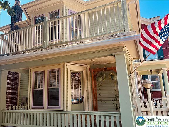 4th image of 207 Park St