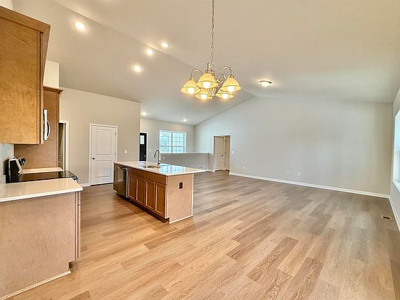 2nd image of 4422 Scottys Dr