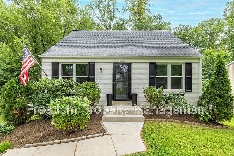3 bed, 2.5 bath, 1824 sqft, $2,842 — Photo 1