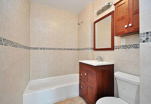 5th image of 2160 33rd St APT 2E