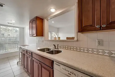 2402 Northlake Ct — Photo 5