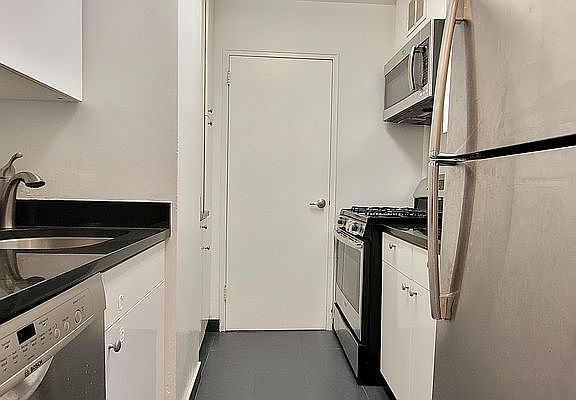 4th image of 245 E 63rd St APT 23E