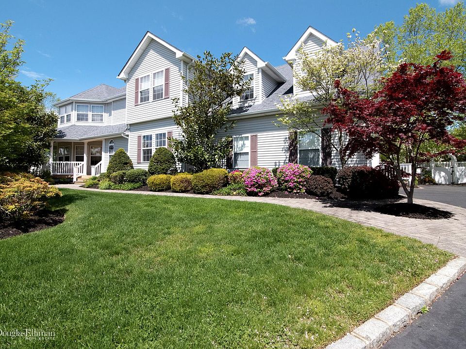 1st image of 5 Green Meadow Cres