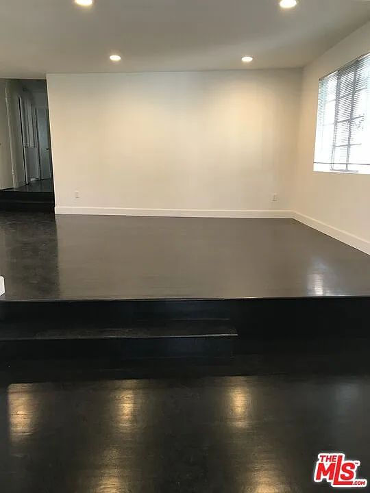 2 bed, 1.0 bath, 1050 sqft, $3,250 — Photo 3