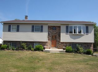 216 Lamplight Ln, Lewisburg, PA 17837