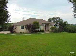 17075 214th St, Tonganoxie, KS 66086