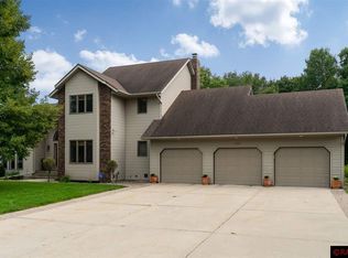 2235 Northridge Dr, North Mankato, MN 56003