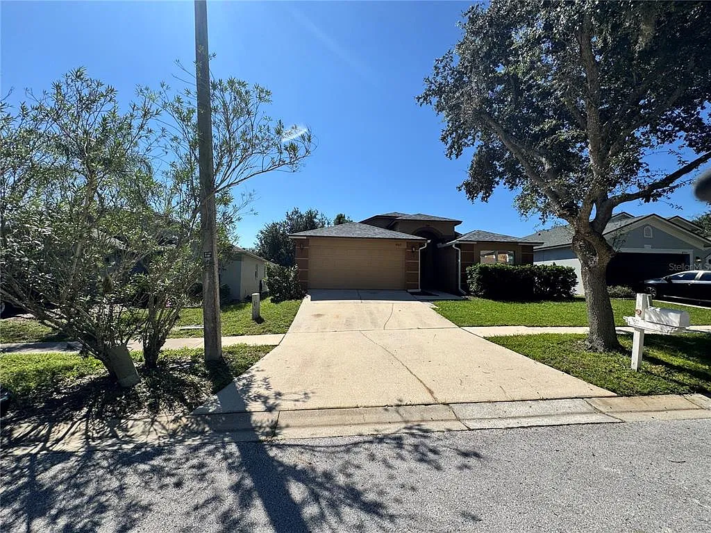 3 bed, 2.0 bath, 1742 sqft, $2,350 — Photo 3