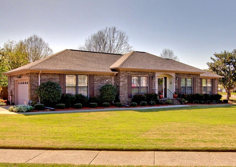 1st image of 15000 Meadow Park Cir SE
