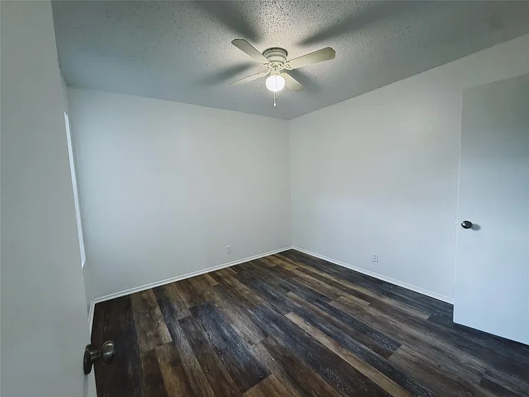 9906 Hundred Oaks Cir #B — Photo 11